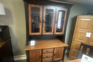 100 | Woodbury Hutch
