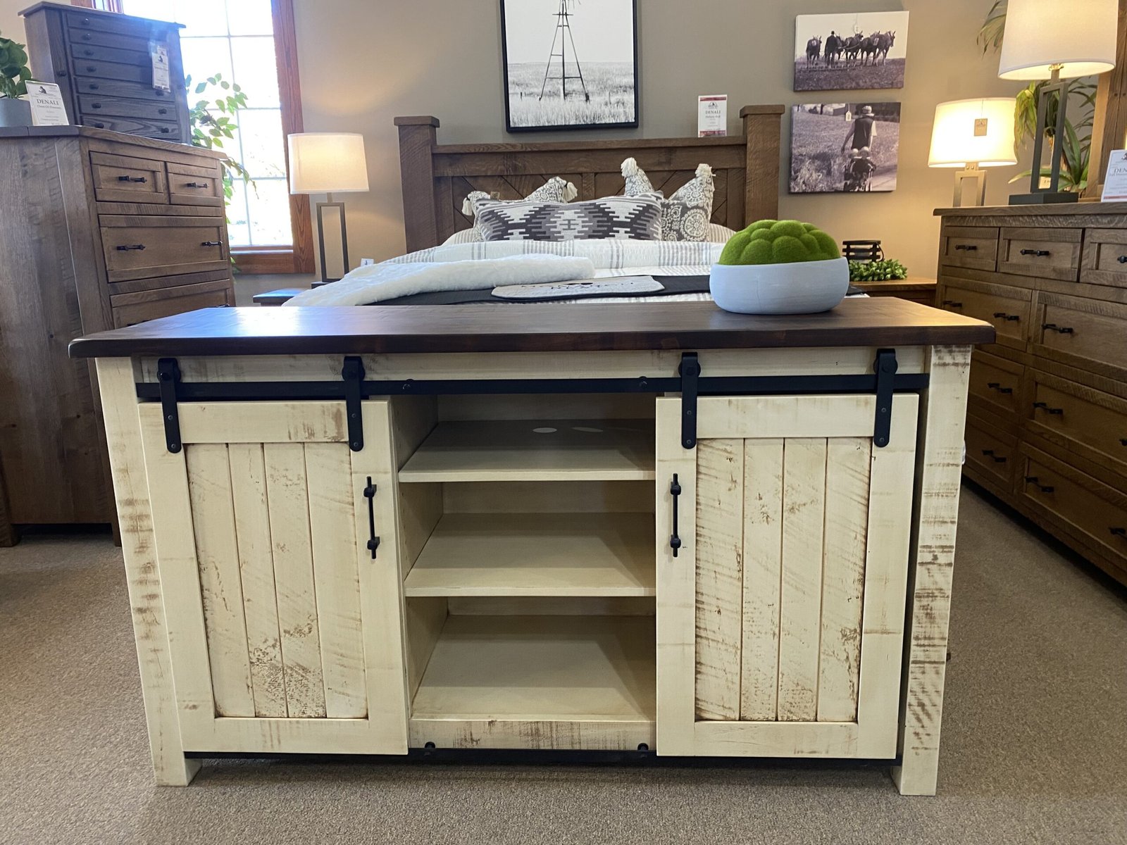 3083TT LN | Heavy Mission TV Stand