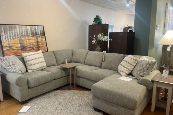 8211 | 8211 Sectional