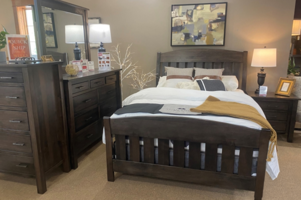 28Q LAN | Lindholt Bedroom Set