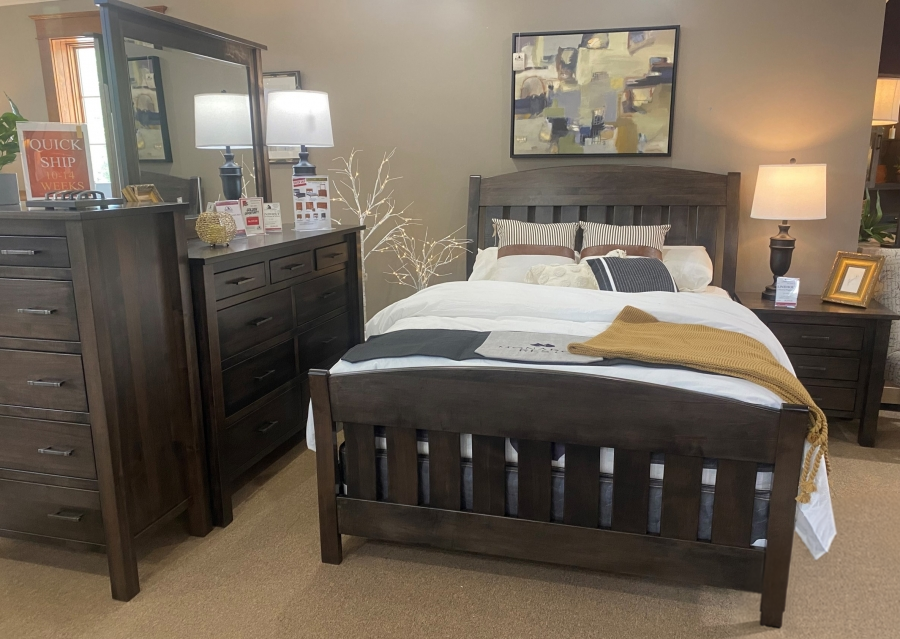 28Q LAN | Lindholt Bedroom Set