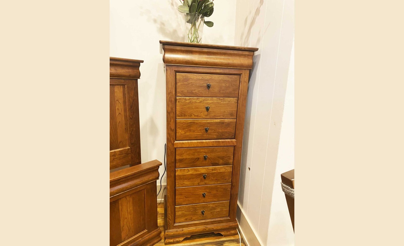 WB25 LOU | Williamsburg Lingerie Chest