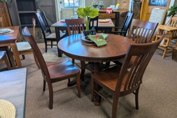 197-115 | Carlisle Dining Set