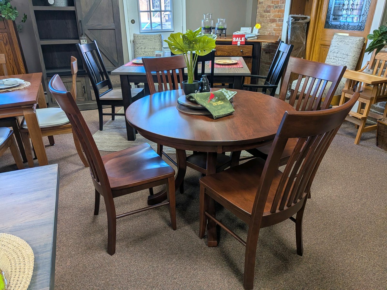 197-115 | Carlisle Dining Set