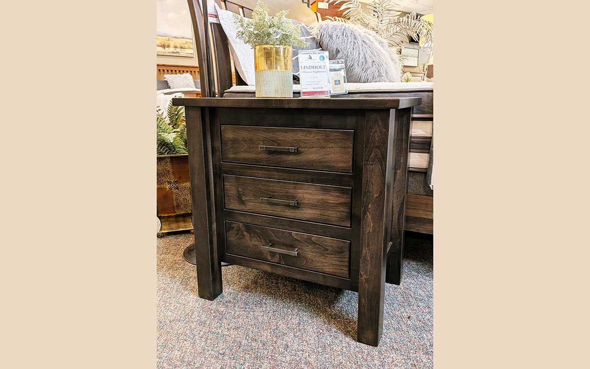 Lindholt 3 drawer nightstand